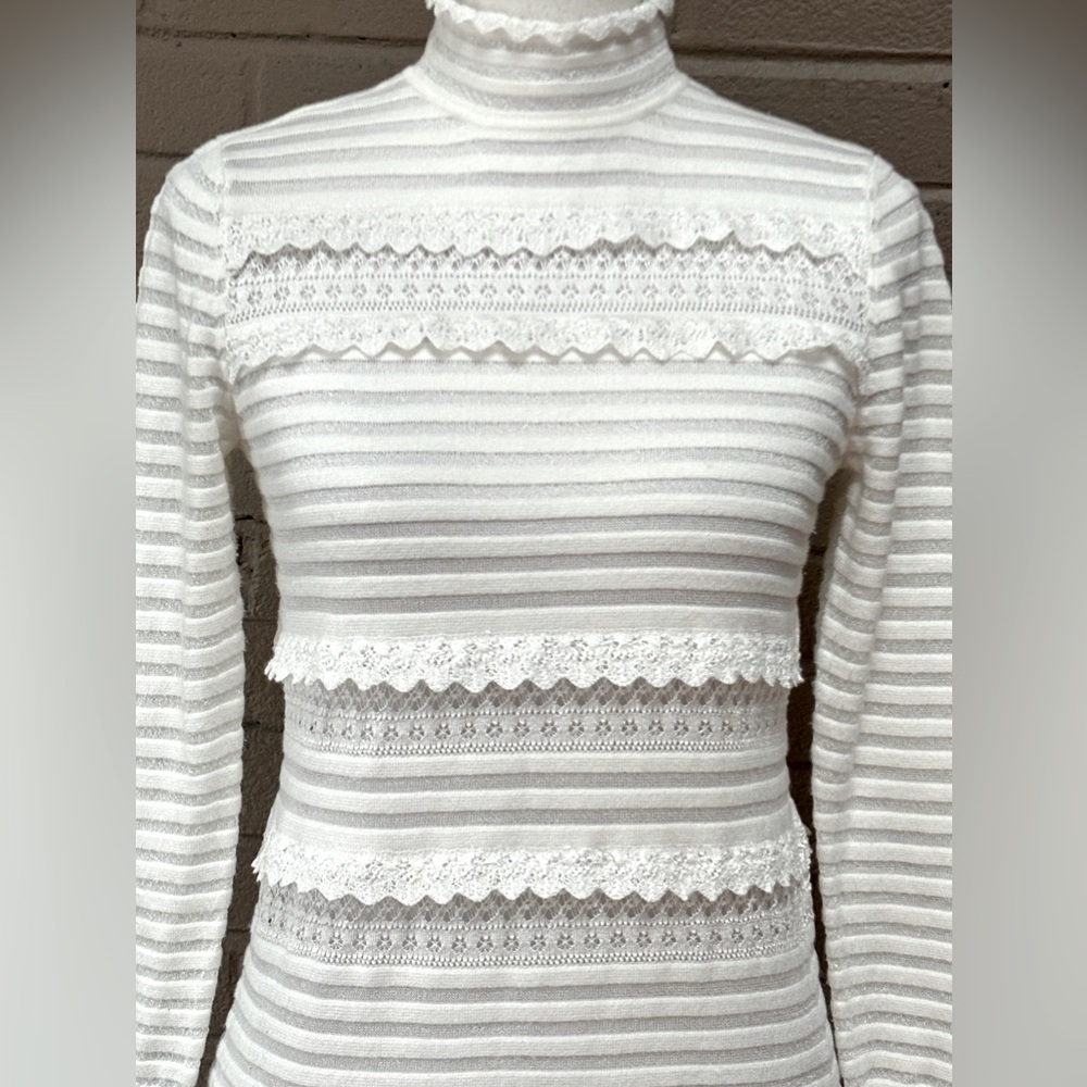 WHBM white lace design knit top M
